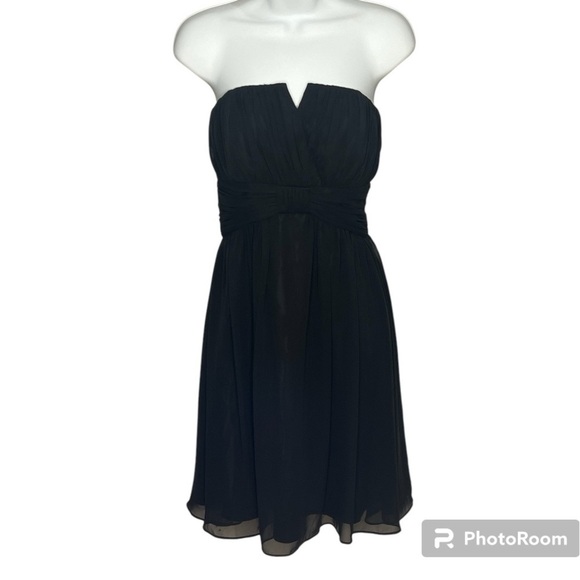 White House Black Market Dresses & Skirts - White House White Market black strapless layered cocktail dress size 4